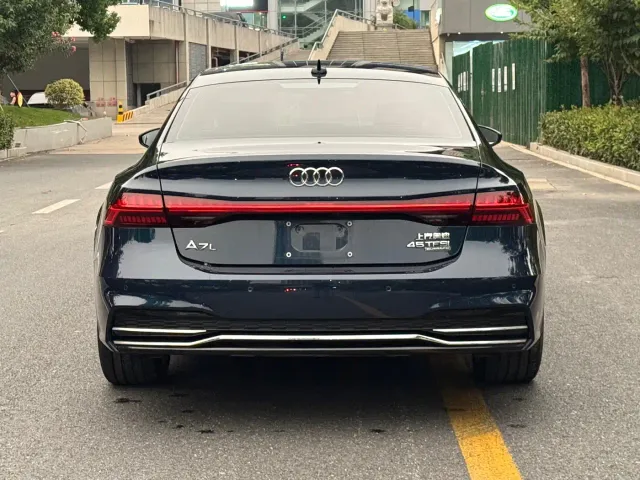 Audi A7L — Фото автомобиля 4
