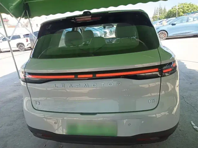 Leapmotor B10 — Фото автомобиля 5