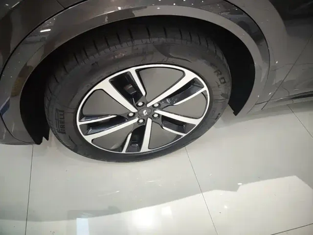 Li Auto L7 — Фото автомобиля 22