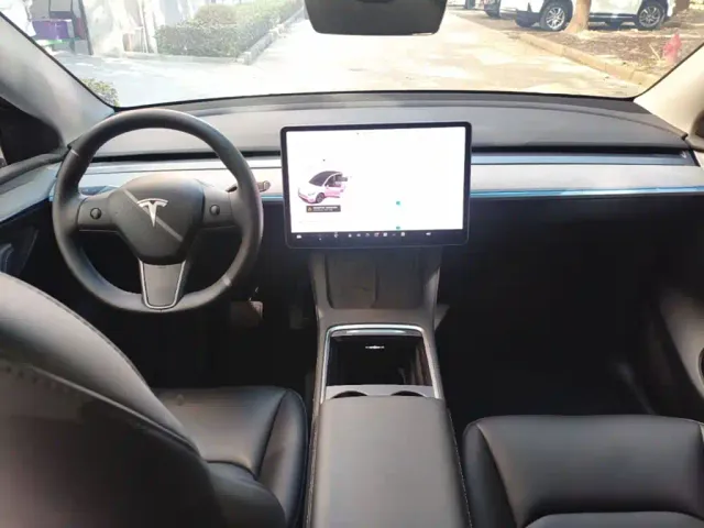Tesla Model Y — Фото автомобиля 9