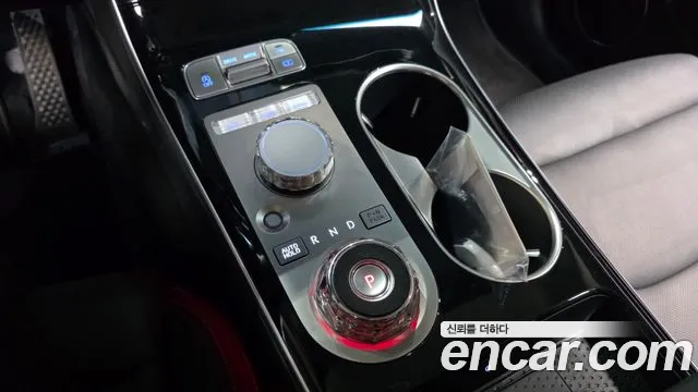 Genesis GV70 2.5T Бензин 2WD — Фото автомобиля 8