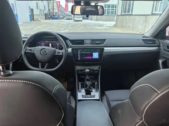 Skoda Superb — Фото автомобиля 19