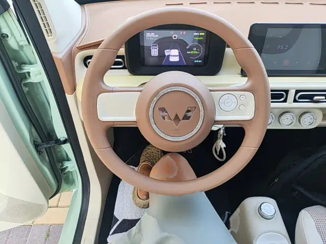 Wuling Hongguang Mini EV — Фото автомобиля 10