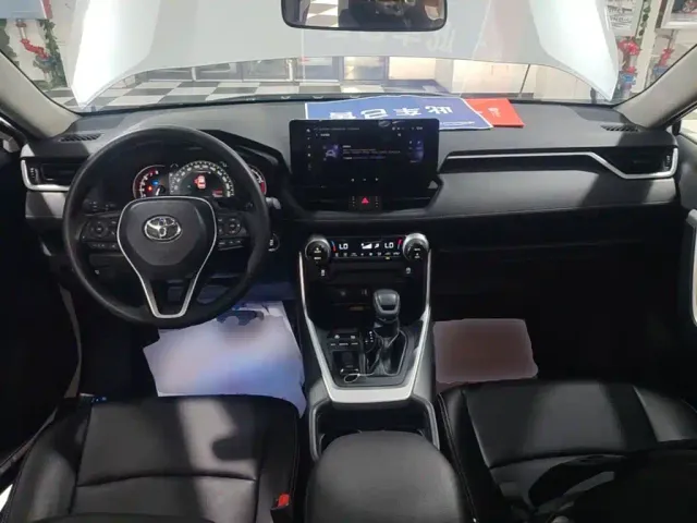 Toyota RAV4 — Фото автомобиля 9