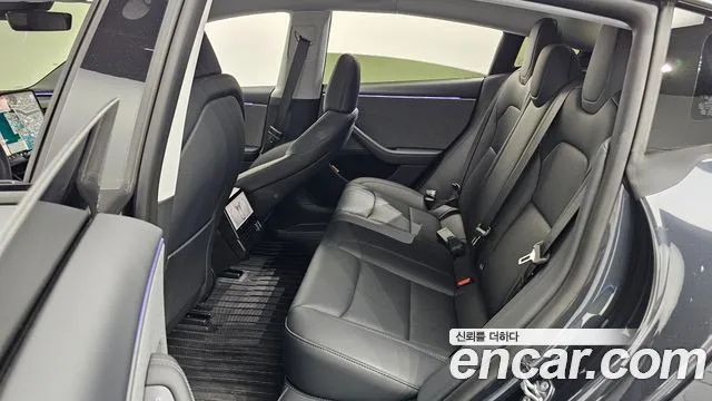 Tesla Model 3 — Фото автомобиля 10