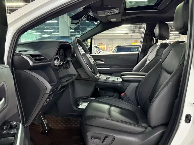Toyota Sienna — Фото автомобиля 8