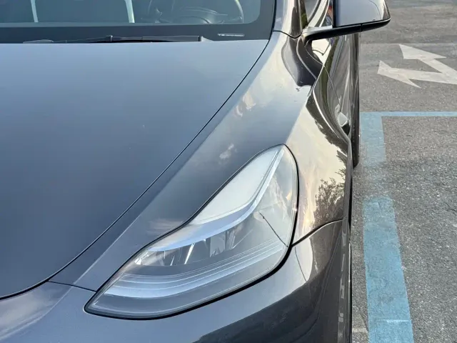 Tesla Model Y — Фото автомобиля 10