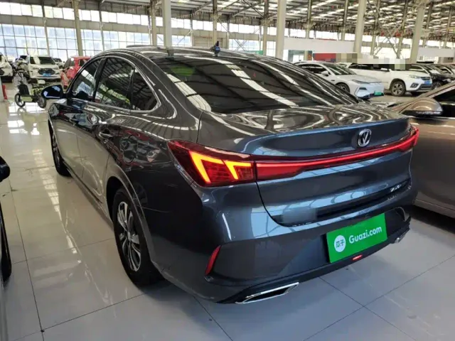 Changan Eado — Фото автомобиля 4