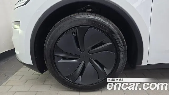 Tesla Model Y — Фото автомобиля 5