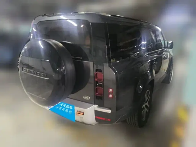 Land Rover Defender — Фото автомобиля 2