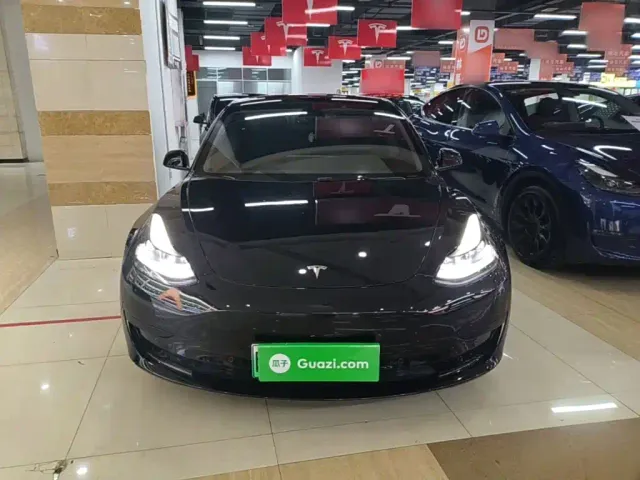 Tesla Model 3 — Фото автомобиля 2