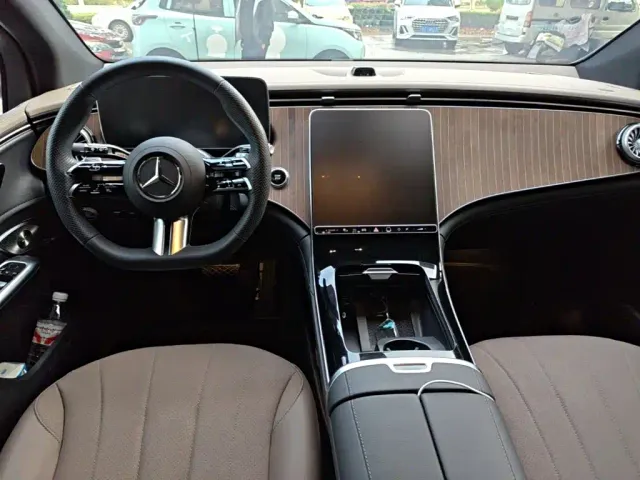 Mercedes-Benz EQE SUV — Фото автомобиля 9