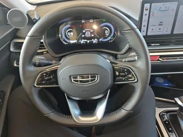 Geely Emgrand — Фото автомобиля 10