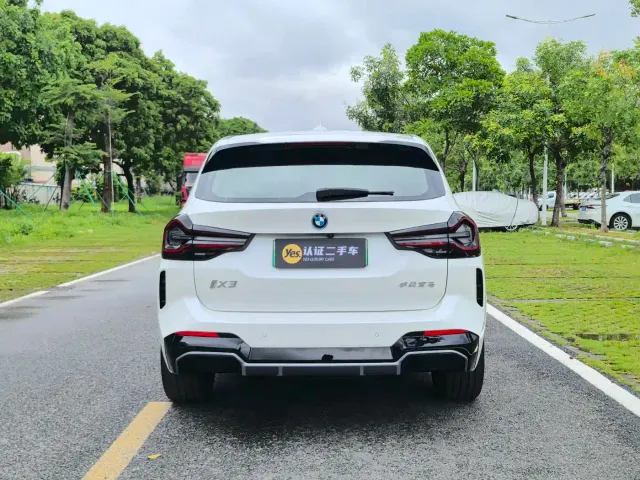 BMW iX3 — Фото автомобиля 6