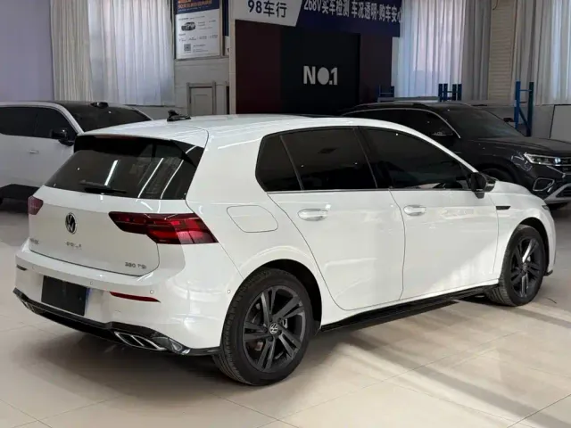 Volkswagen Golf — Фото автомобиля 4