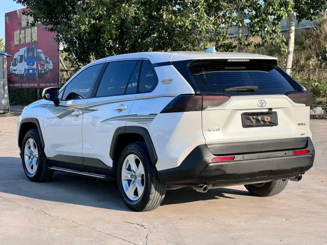 Toyota RAV4 — Фото автомобиля 4