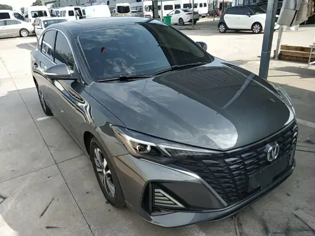 Changan Eado — Фото автомобиля 3