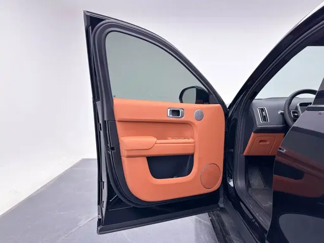 Li Auto L8 — Фото автомобиля 11