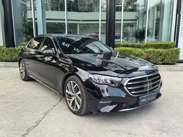 Mercedes-Benz E-Class — Фото автомобиля 3
