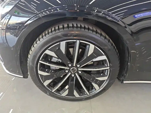 Volvo S90 — Фото автомобиля 22