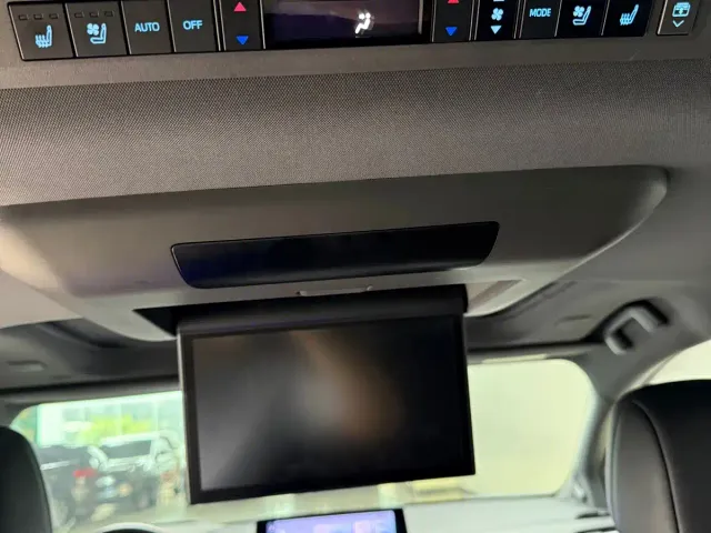 Toyota Sienna — Фото автомобиля 24