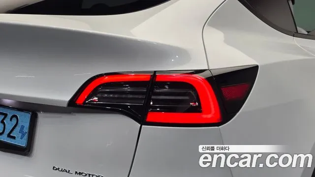 Tesla Model Y — Фото автомобиля 8