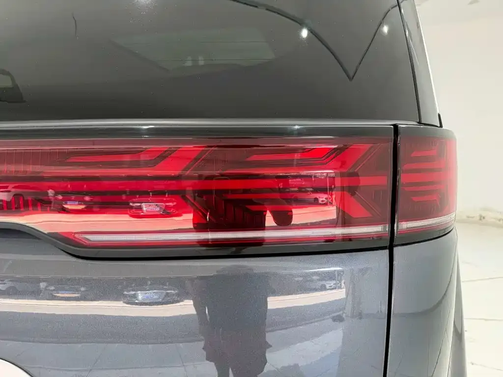 Denza Denza D9 2025 Model DM-i Smart Drive Edition 1020 AWD Flagship — Фото автомобиля 10
