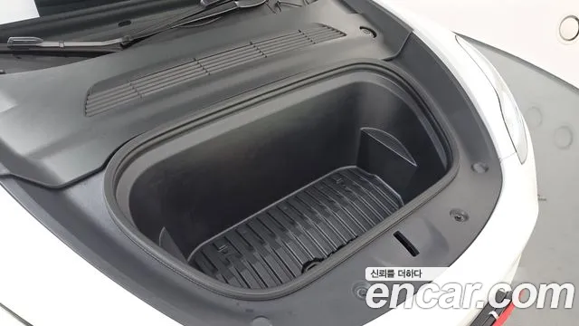 Tesla Model Y — Фото автомобиля 6