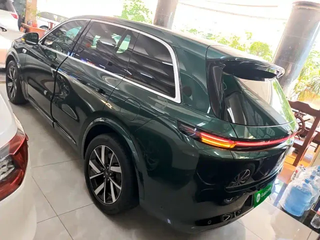 Li Auto L8 — Фото автомобиля 4