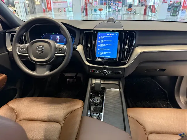 Volvo XC60 — Фото автомобиля 13