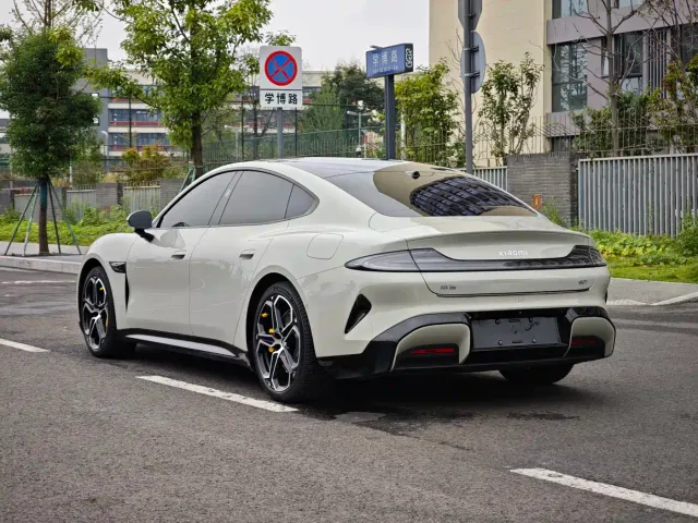 Xiaomi SU7 — Фото автомобиля 7