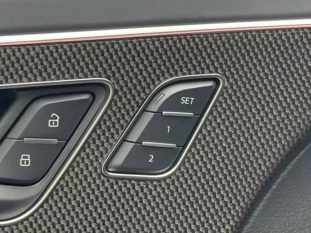 Audi SQ7 — Фото автомобиля 15