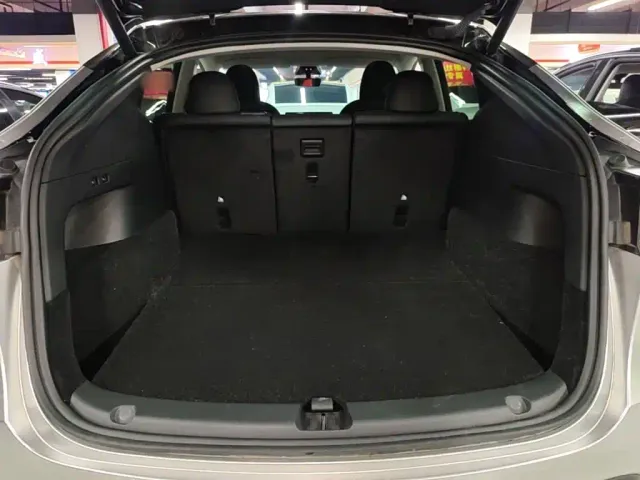 Tesla Model Y — Фото автомобиля 18