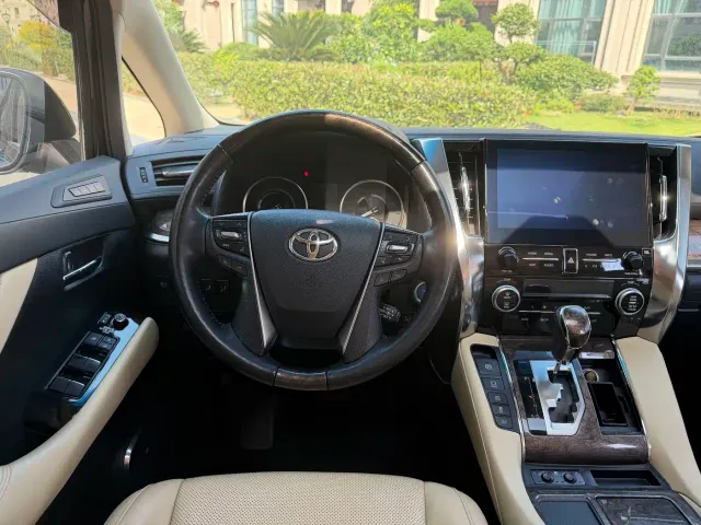 Toyota Vellfire — Фото автомобиля 8