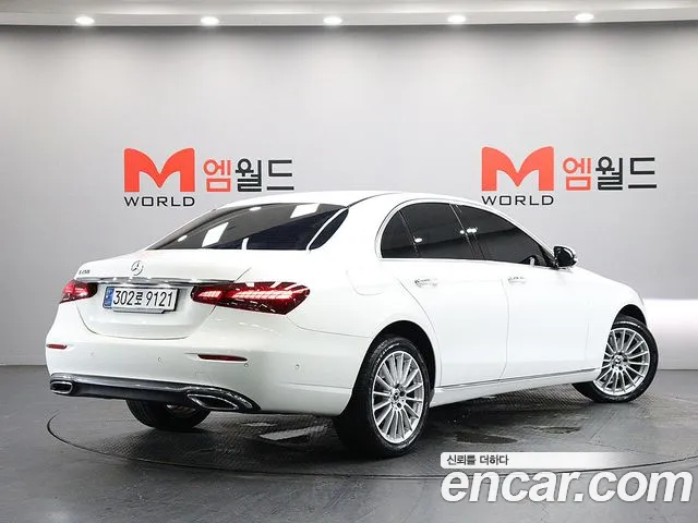 Mercedes-Benz E-Class — Фото автомобиля 4