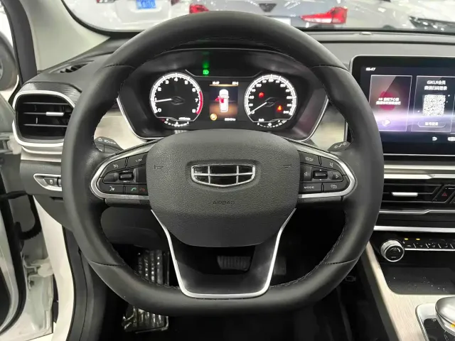 Geely Binyue — Фото автомобиля 8
