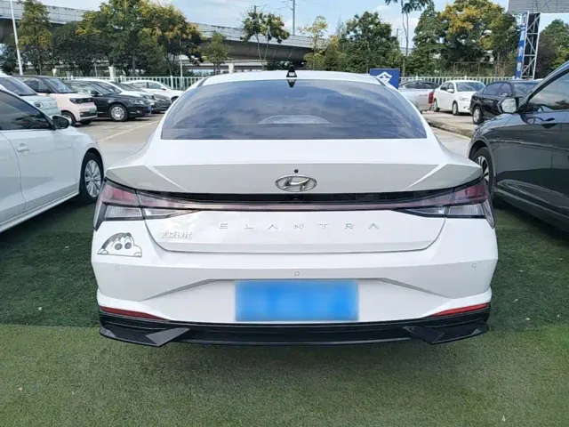 Hyundai Elantra — Фото автомобиля 5