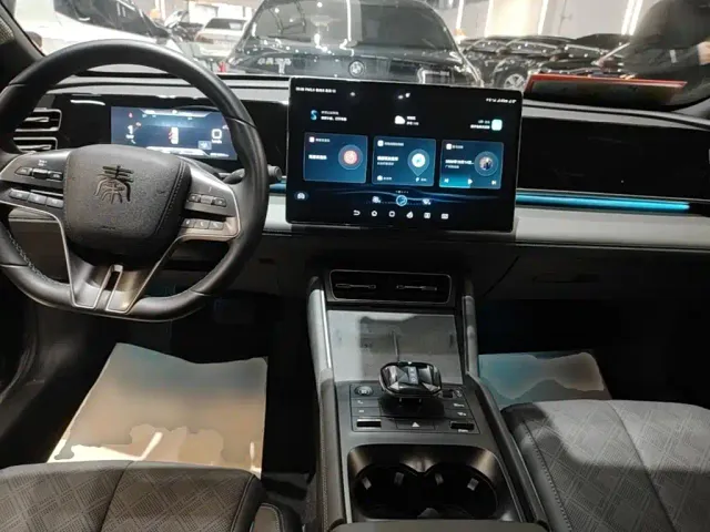 BYD Qin L — Фото автомобиля 9