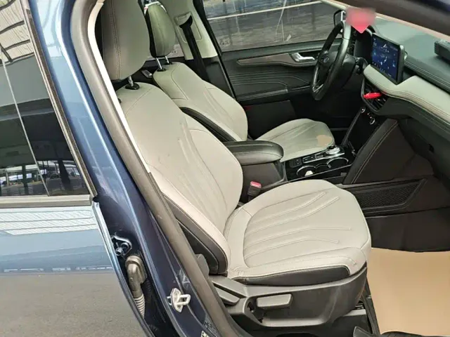 Ford Escape — Фото автомобиля 24