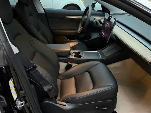Tesla Model 3 — Фото автомобиля 6