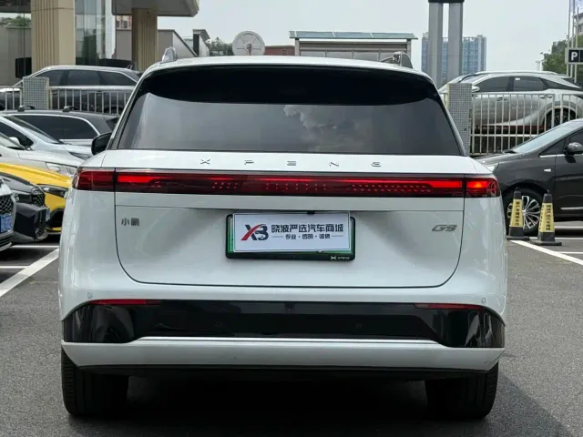 Xpeng G9 — Фото автомобиля 5