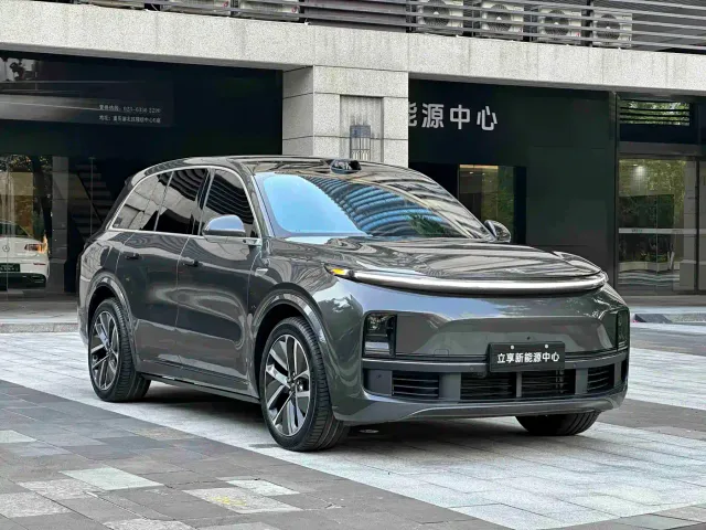Li Auto L8 — Фото автомобиля 4