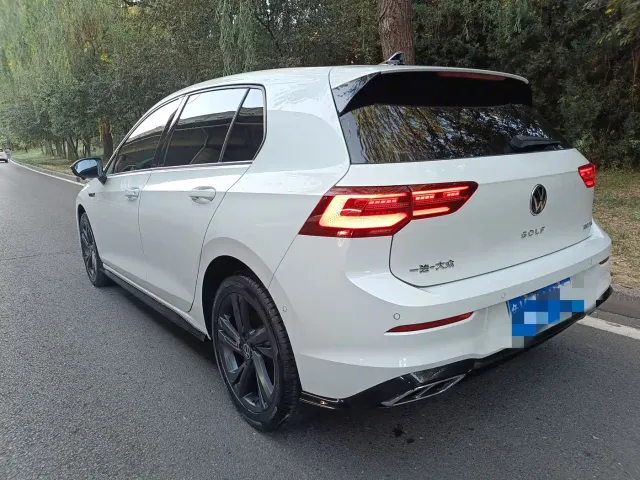 Volkswagen Golf — Фото автомобиля 12