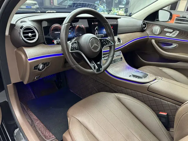 Mercedes-Benz E-Class — Фото автомобиля 12