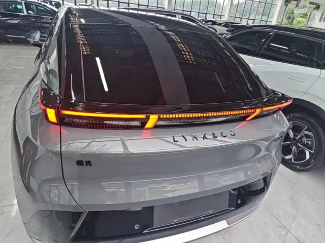 Lynk & Co Z20 — Фото автомобиля 5