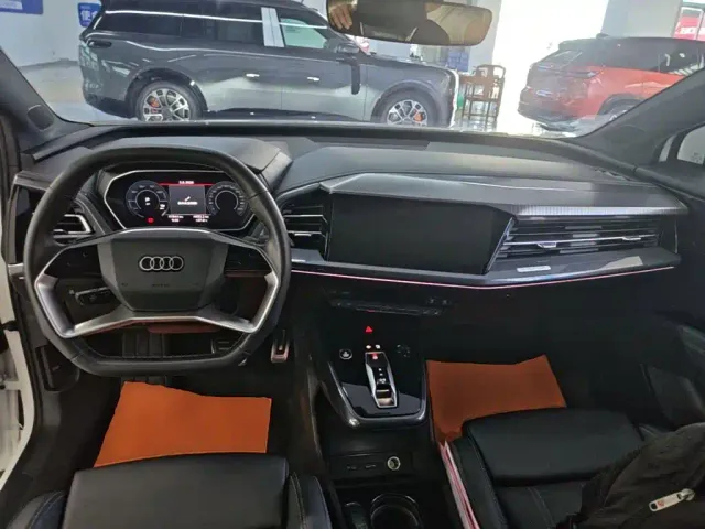 Audi Q4 e-tron — Фото автомобиля 9