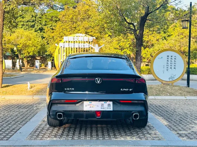 Changan UNI-V — Фото автомобиля 8