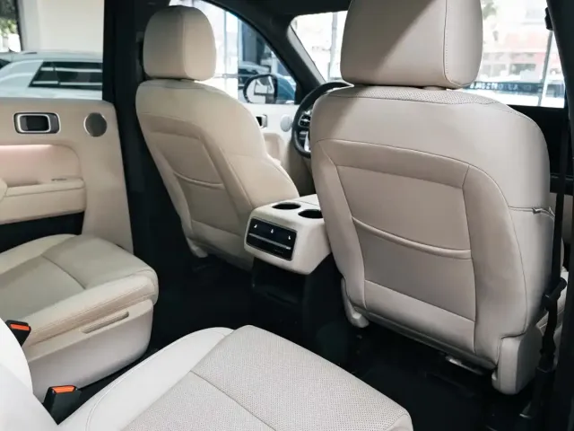 Li Auto L8 — Фото автомобиля 21