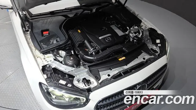 Mercedes-Benz E-Class — Фото автомобиля 5