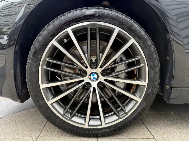 BMW 5 Series — Фото автомобиля 13